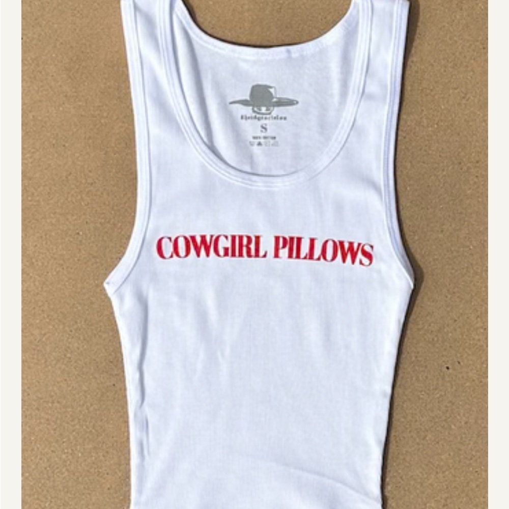White and Red Fitted Sleeveless Tank Top